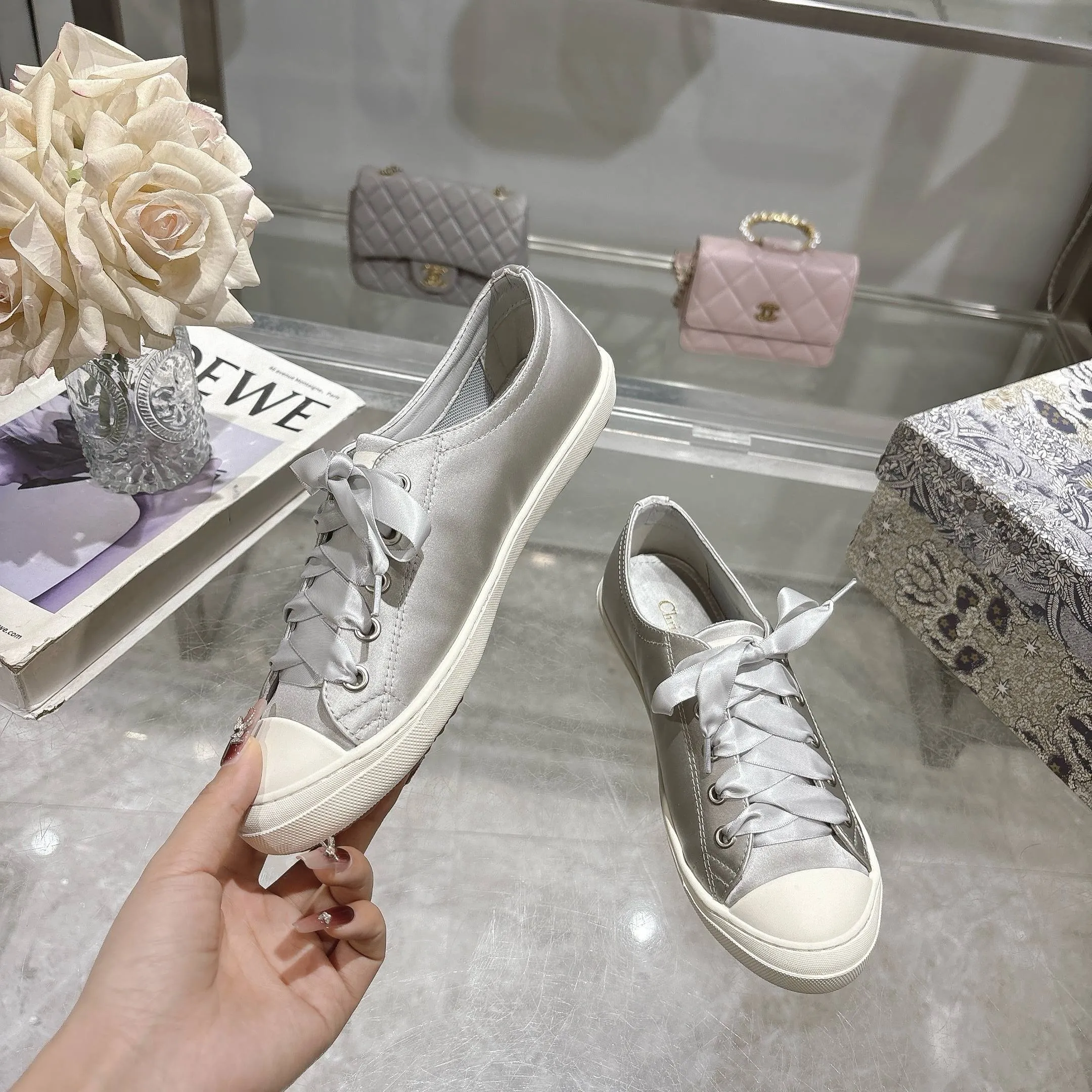 👟👟Ex-factory price 440👟👟 Dior ballet-style casual shoes, the same style as celebrities, satin fabric, breathable mesh lining, sheepskin for feet, wear-resistant rubber sole, size 35-40.